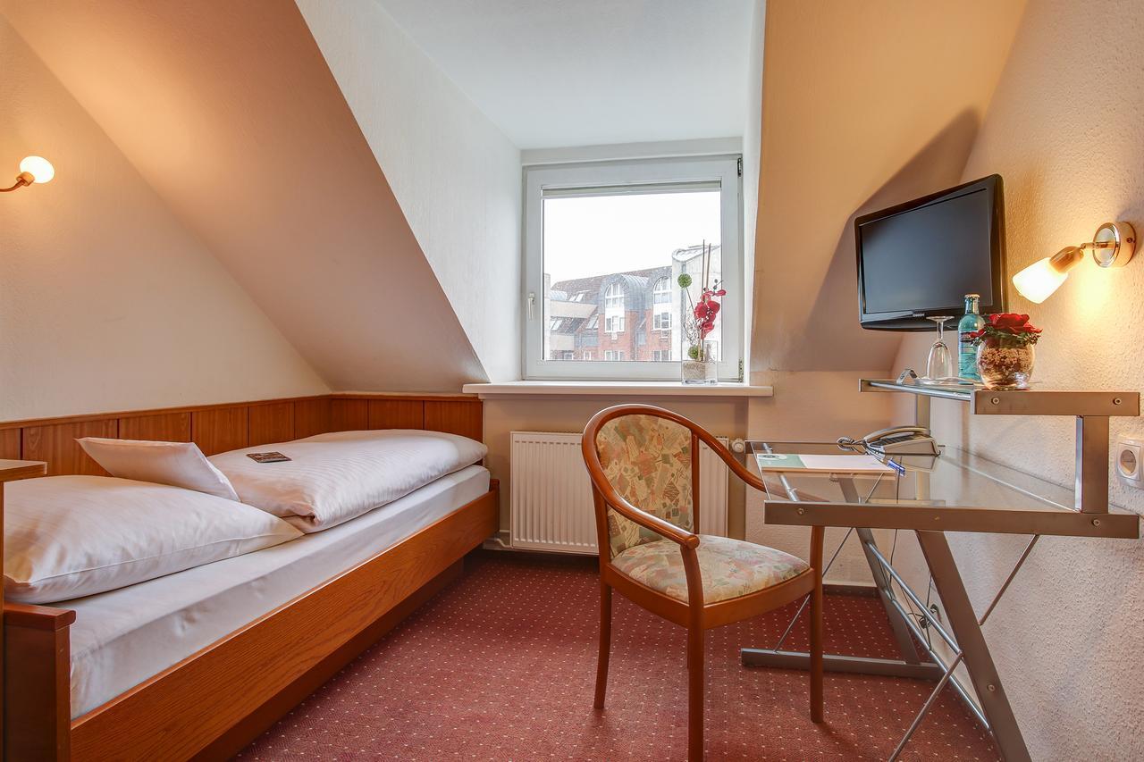 Ina Hotel Consul Kiel Exterior photo